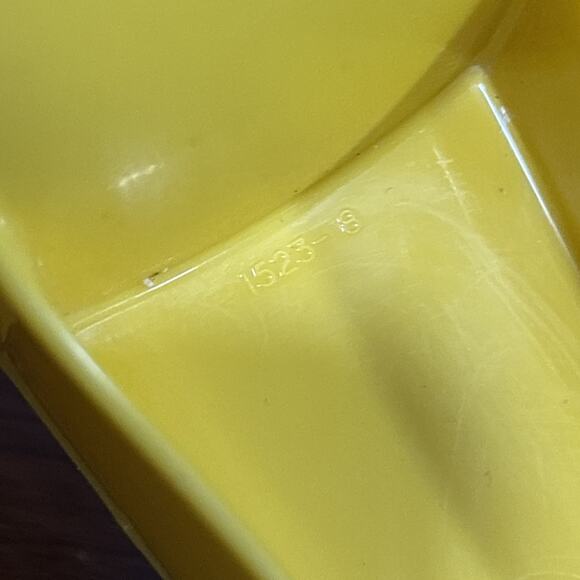 Vintage Tupperware 2Qt Strainer Colander 2 Pour Spouts Handle #1523 Yellow - Picture 5 of 6